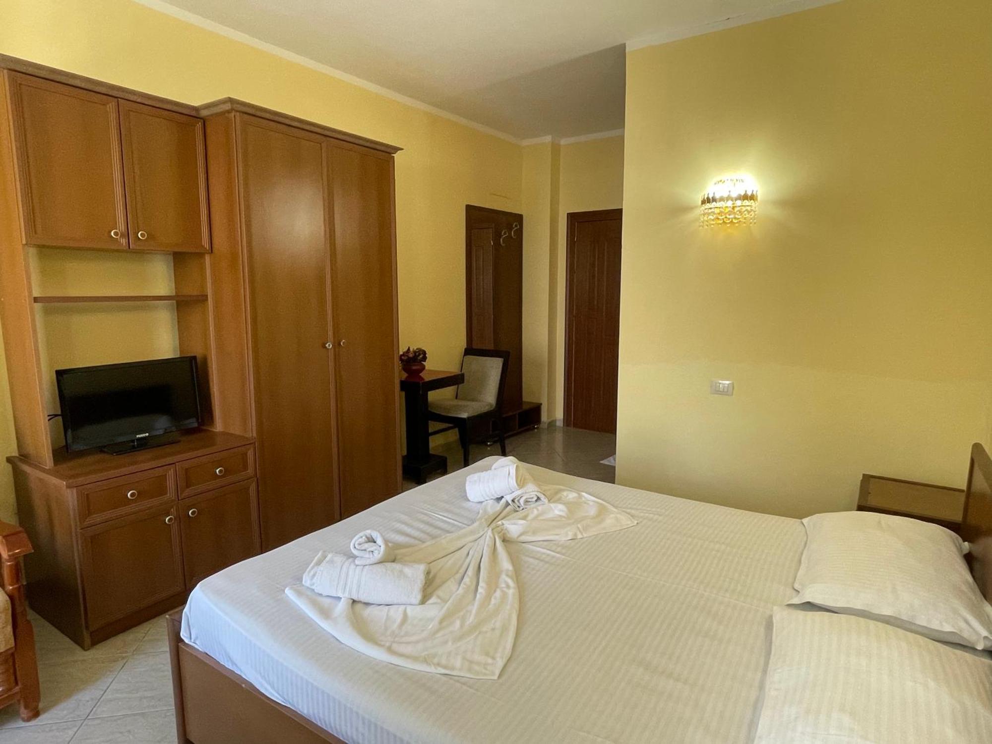 Sanremo Hotel Restorant Shkallnur Bagian luar foto