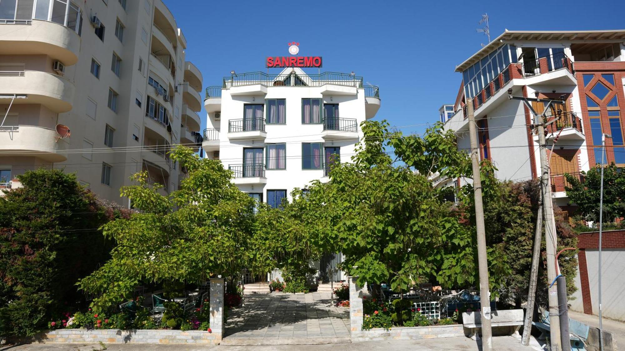 Sanremo Hotel Restorant Shkallnur Bagian luar foto